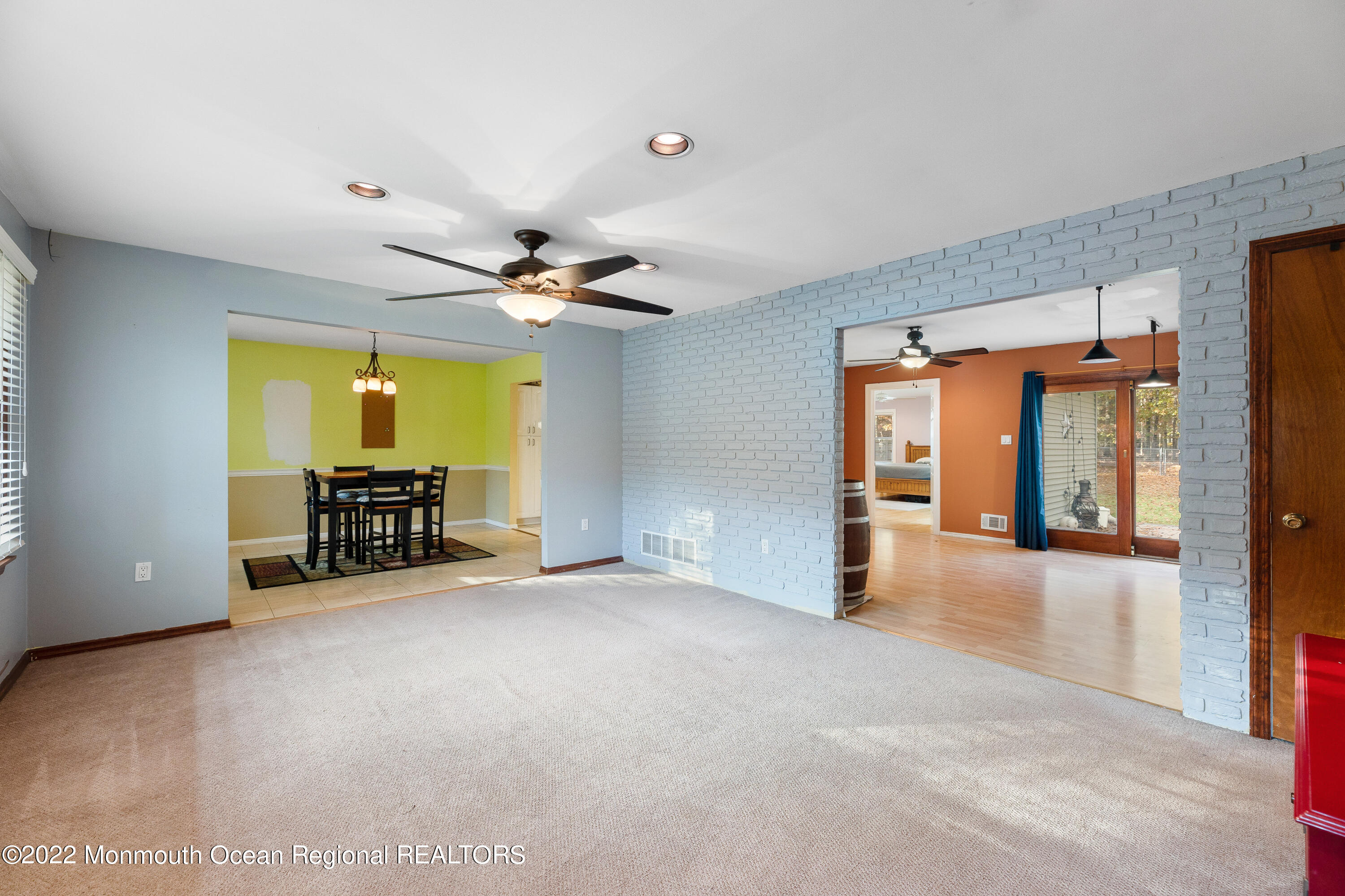 401 Leesville Road Jackson, NJ 08527 - Photo 2 of 25 a view of a livingroom with a furniture and a ceiling fan