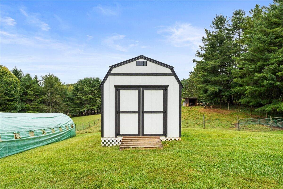 976 Coles Knob Road Northeast Pilot, VA 24138 - Photo 16 of 18 14-DSC5132