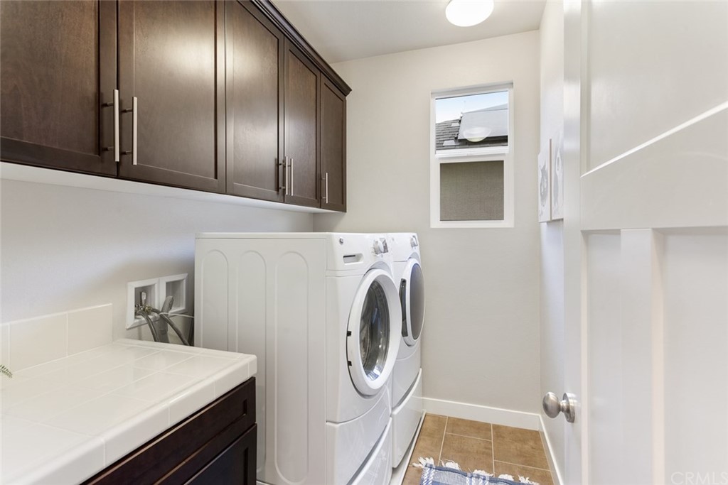 2189 Miner Street Costa Mesa, CA 92627 - Photo 12 of 21 a utility room with dryer and washer