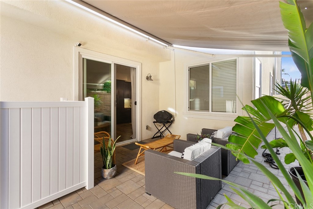 2189 Miner Street Costa Mesa, CA 92627 - Photo 20 of 21 a living room filled with furniture