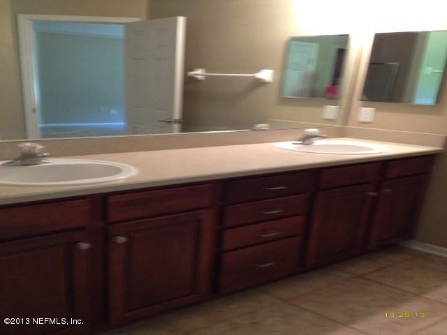 2169 Cromwell Road Jacksonville, FL 32246 - Photo 7 of 12 Owners bath
