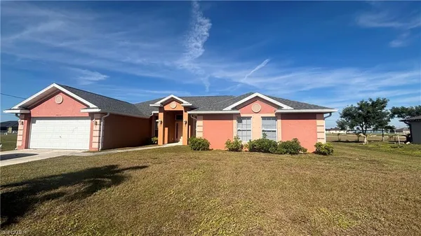 a view of a house with a yard