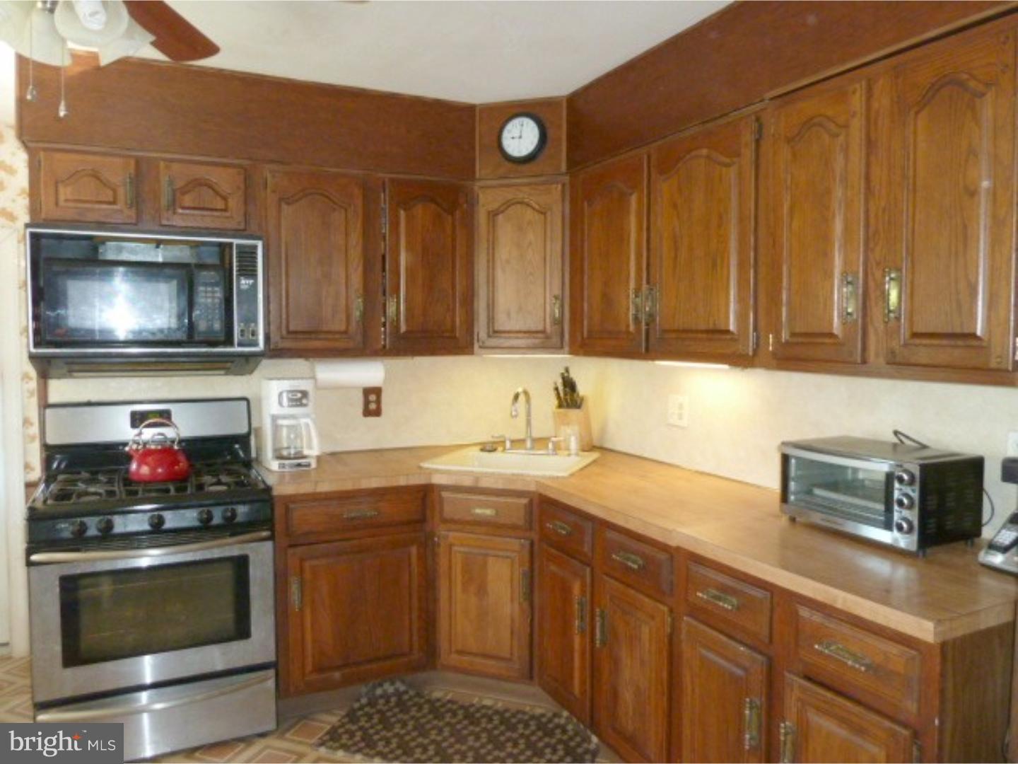 217 West County Line Road Hatboro, PA 19040 - Photo 6 of 25 Kitchen