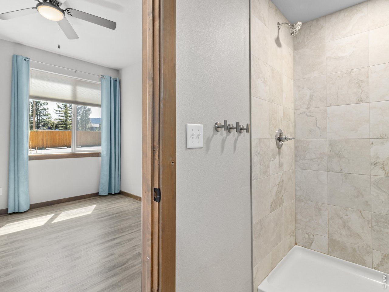 1836 Wildfire Road, Unit 203 Estes Park, CO 80517 - Photo 18 of 30 Tile bath