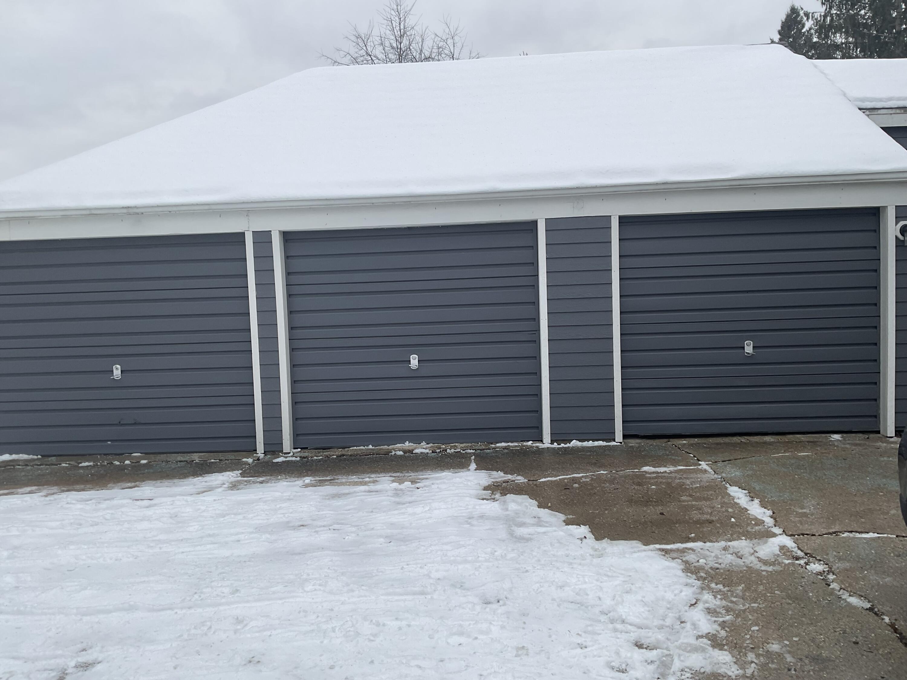 W242N4251 Swan Road Pewaukee, WI 53072 - Photo 3 of 15 3 car garage