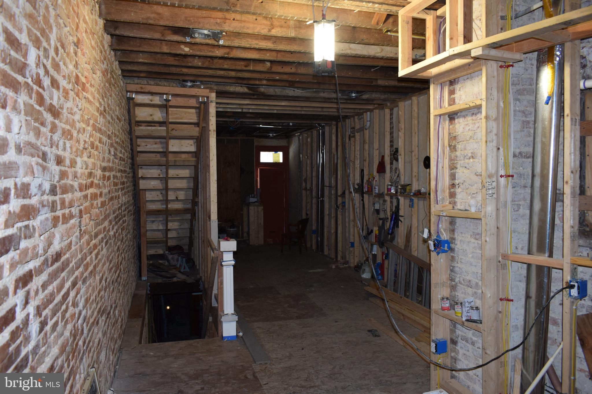 1639 Appleton Street Baltimore, MD 21217 - Photo 2 of 15