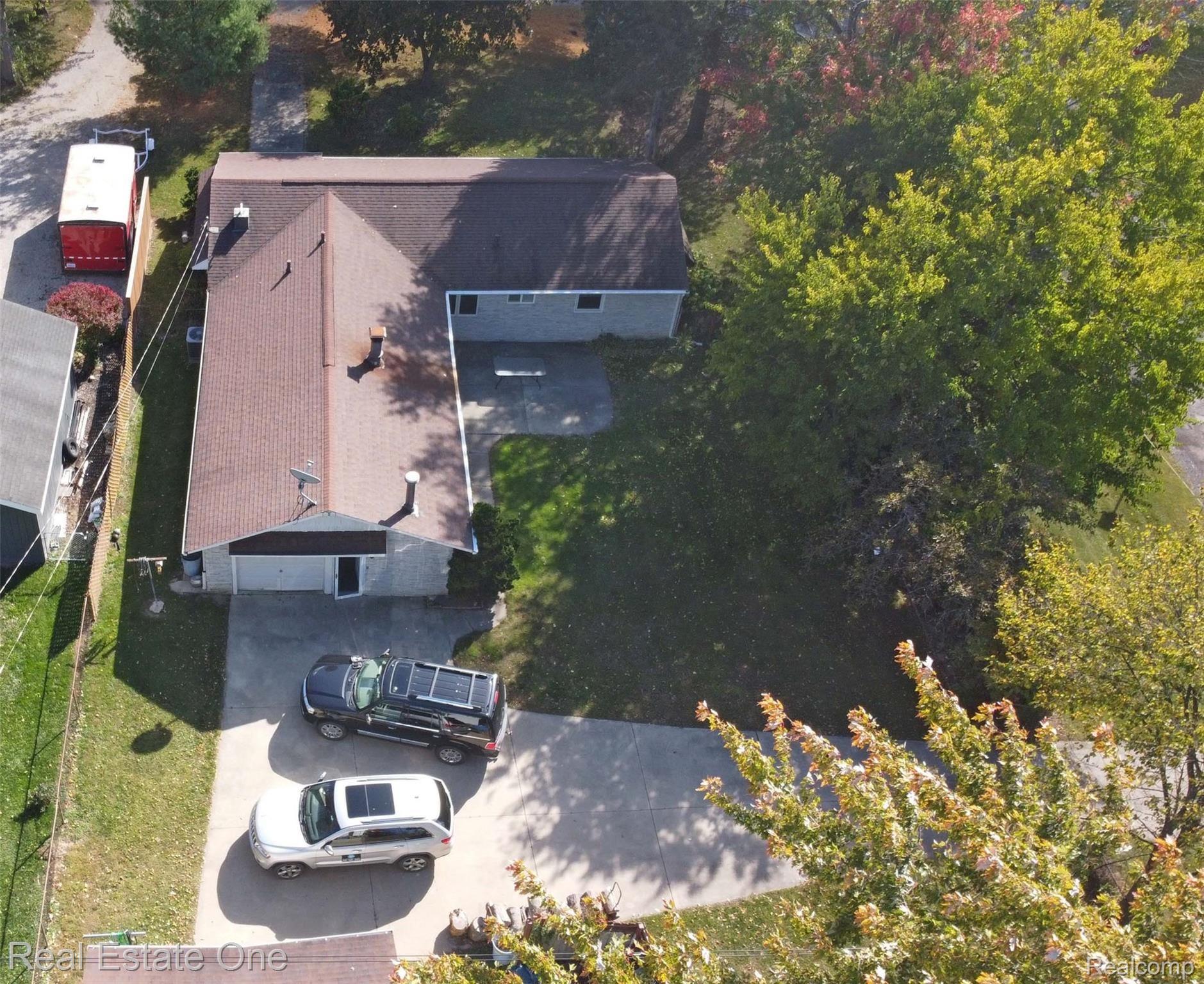 6310 Greer Road West Bloomfield, MI 48324 - Photo 33 of 33 aerial back.jpg