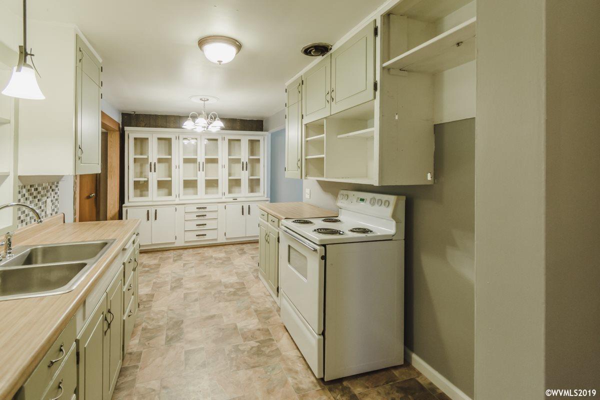 472 F Street Lebanon, OR 97355 - Photo 8 of 25