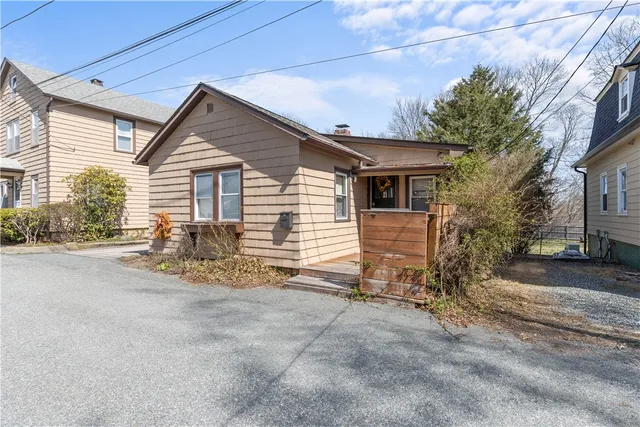 $1,200,000 | 32 Union Street, East Greenwich, RI 02818