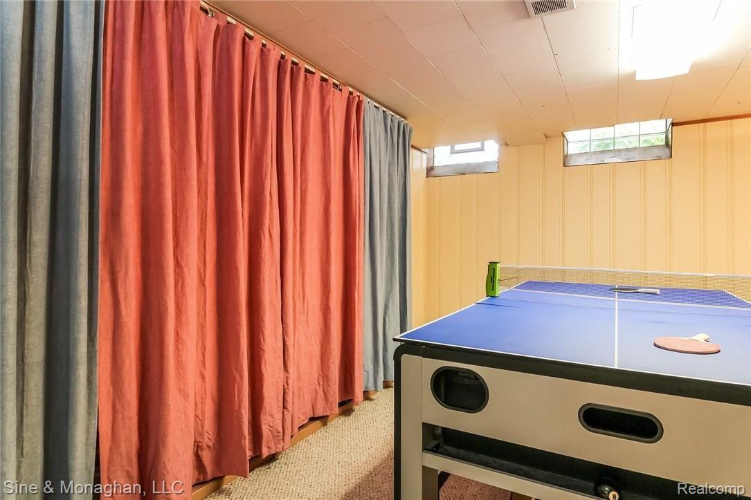 1605 Prestwick Road Grosse Pointe, MI 48236 - Photo 33 of 46 033-Playroom-4743301-medium.jpg