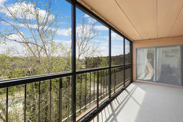 $179,900 | 3300 Louisiana Avenue South, Unit 517, St. Louis Park, MN 55426