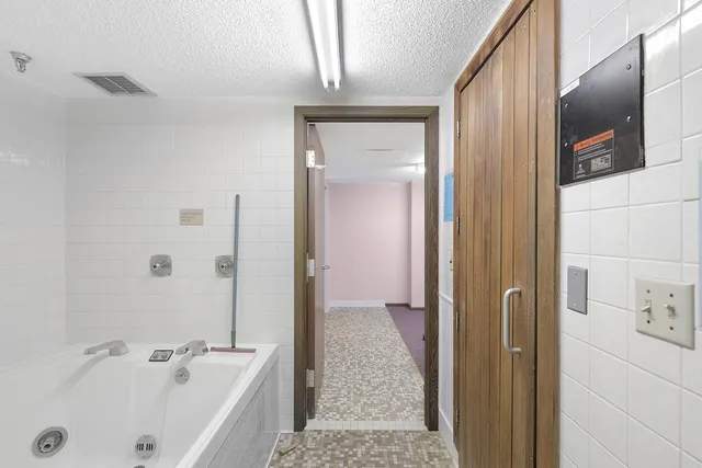 $179,900 | 3300 Louisiana Avenue South, Unit 517, St. Louis Park, MN 55426