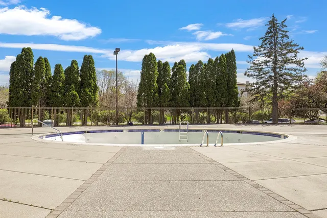 $179,900 | 3300 Louisiana Avenue South, Unit 517, St. Louis Park, MN 55426