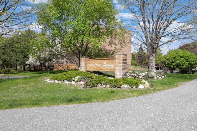 $179,900 | 3300 Louisiana Avenue South, Unit 517, St. Louis Park, MN 55426