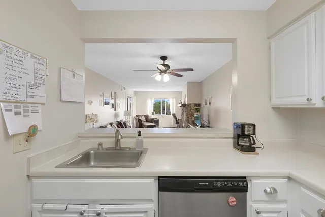 $179,900 | 3300 Louisiana Avenue South, Unit 517, St. Louis Park, MN 55426