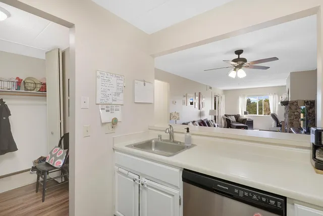 $179,900 | 3300 Louisiana Avenue South, Unit 517, St. Louis Park, MN 55426