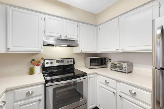 $179,900 | 3300 Louisiana Avenue South, Unit 517, St. Louis Park, MN 55426