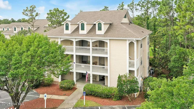 $304,500 | 3350 Club Villas Drive, Unit 105, Southport, NC 28461