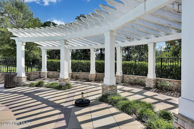 $304,500 | 3350 Club Villas Drive, Unit 105, Southport, NC 28461