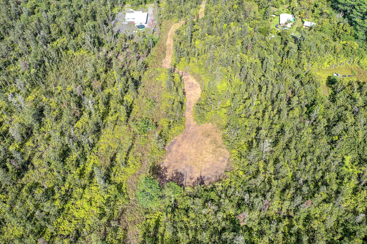16-1474 Lot 3038 Hopue Rd Mountain View Mountain View, HI 96771 - Photo 25 of 30 a backyard of a house with a tree