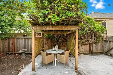 $698,000 | 722 Beaver Street, Santa Rosa, CA 95404