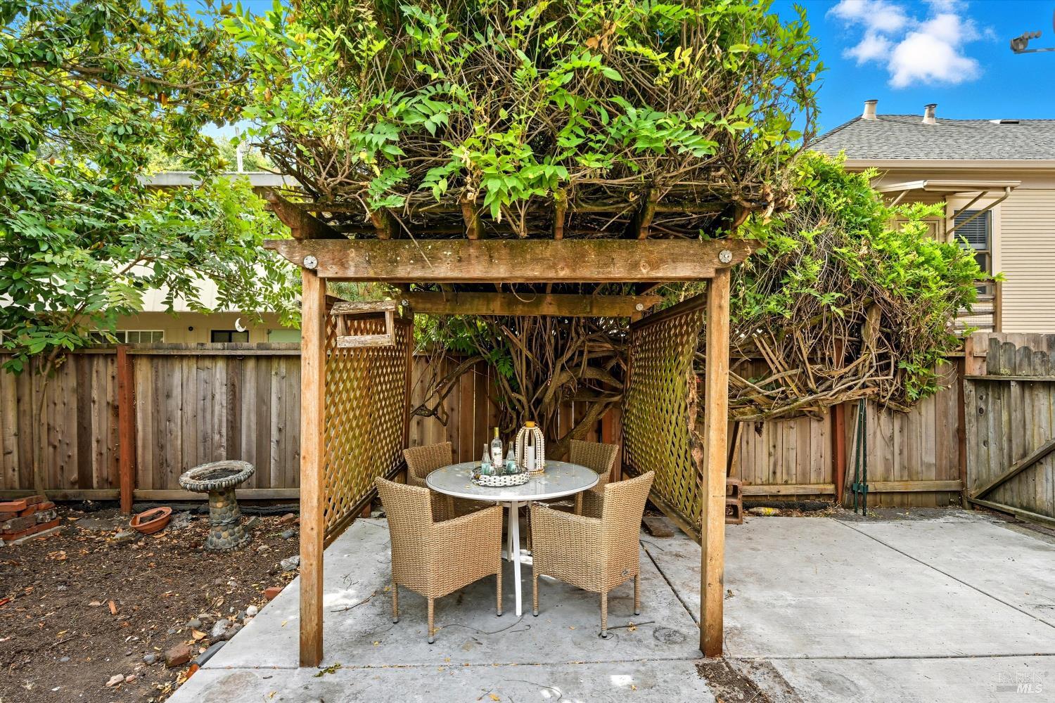 722 Beaver Street Santa Rosa, CA 95404 - Photo 22 of 29 a view of a patio