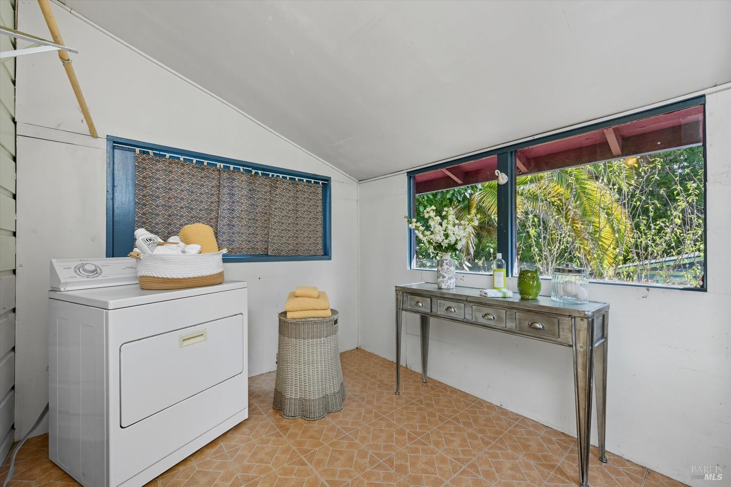 722 Beaver Street Santa Rosa, CA 95404 - Photo 26 of 29 a hallway with a large window
