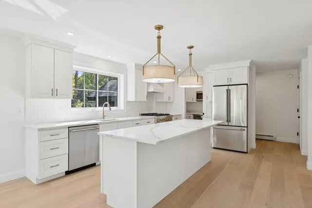 $899,000 | 1595 U.S. Route 1, Freeport, ME 04032