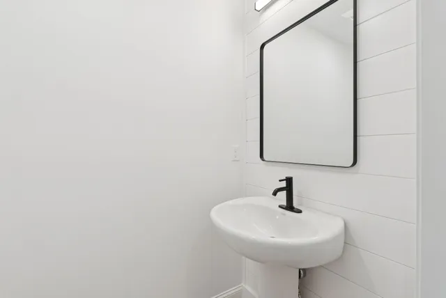 $899,000 | 1595 U.S. Route 1, Freeport, ME 04032