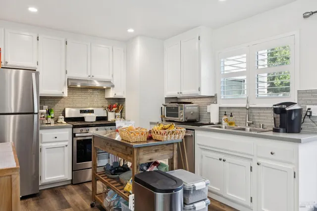 $1,695,000 | 6-8 Burgundy Way, Yountville, CA 94599