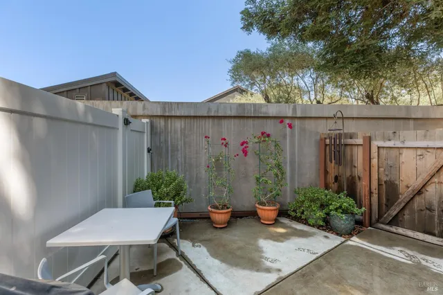 $1,695,000 | 6-8 Burgundy Way, Yountville, CA 94599