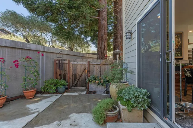 $1,695,000 | 6-8 Burgundy Way, Yountville, CA 94599