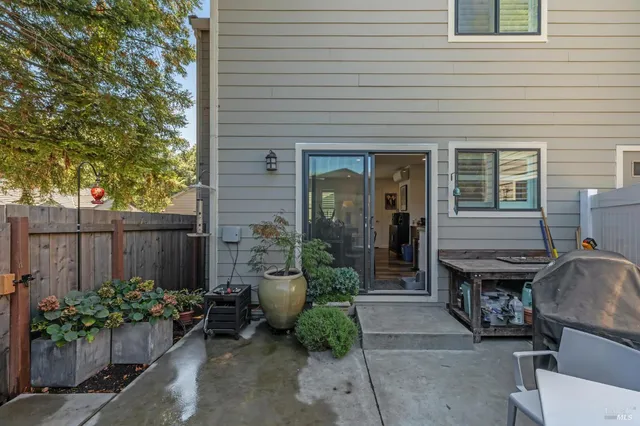 $1,695,000 | 6-8 Burgundy Way, Yountville, CA 94599