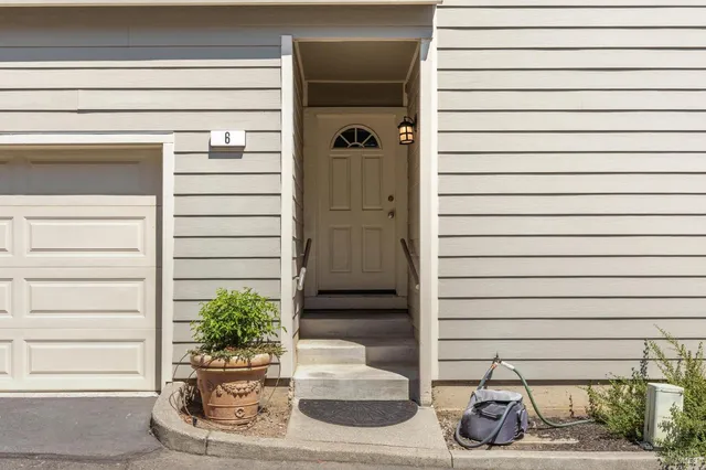 $1,695,000 | 6-8 Burgundy Way, Yountville, CA 94599