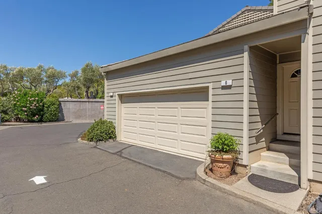 $1,695,000 | 6-8 Burgundy Way, Yountville, CA 94599