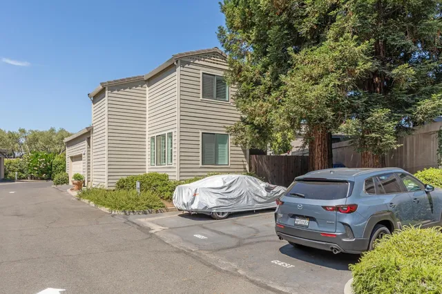 $1,695,000 | 6-8 Burgundy Way, Yountville, CA 94599