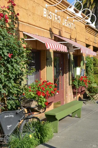 $1,695,000 | 6-8 Burgundy Way, Yountville, CA 94599