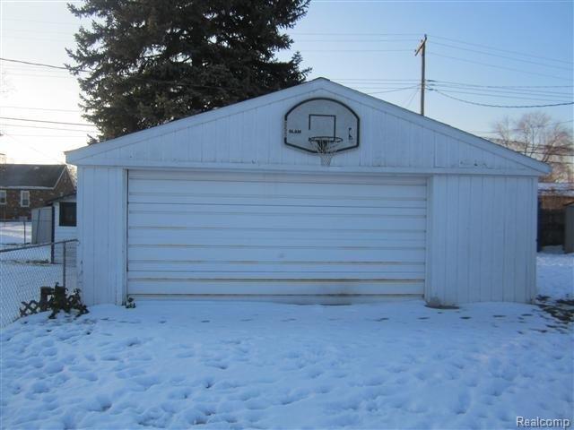 1996 Rome Avenue Warren, MI 48091 - Photo 5 of 23 006.JPG