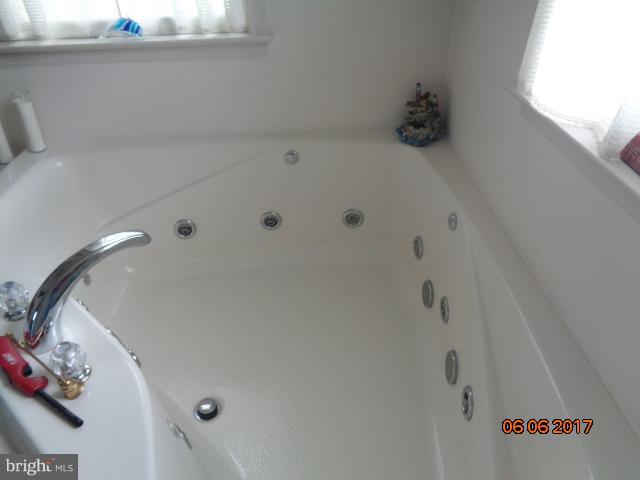 719 Quarry Road Bunker Hill, WV 25413 - Photo 19 of 30 JETTED TUB