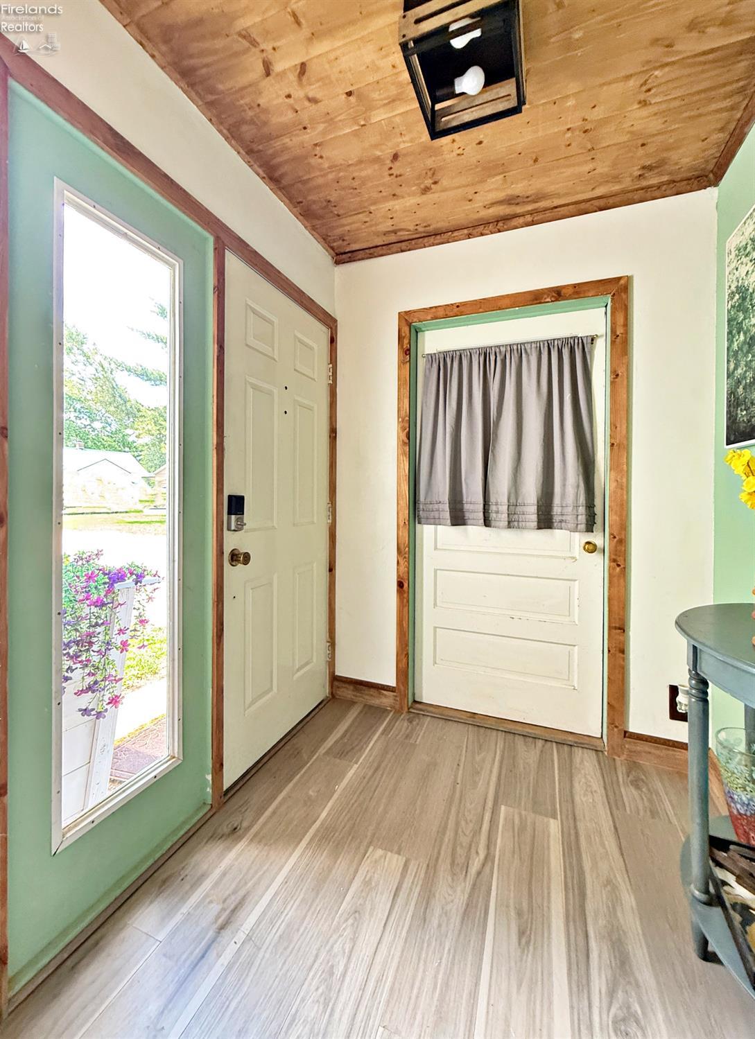 827 Upton Road Fremont, OH 43420 - Photo 5 of 34 Gallery Image 5