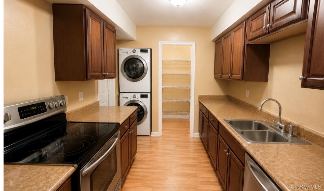 4 Valley Forge Court, Unit A Ridge, NY 11961 - Photo 2 of 8