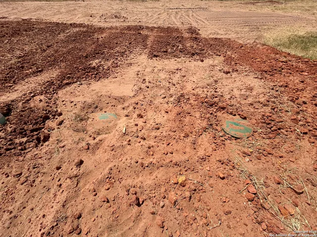 $299,500 | 1192 County Road 329, Floresville, TX 78114