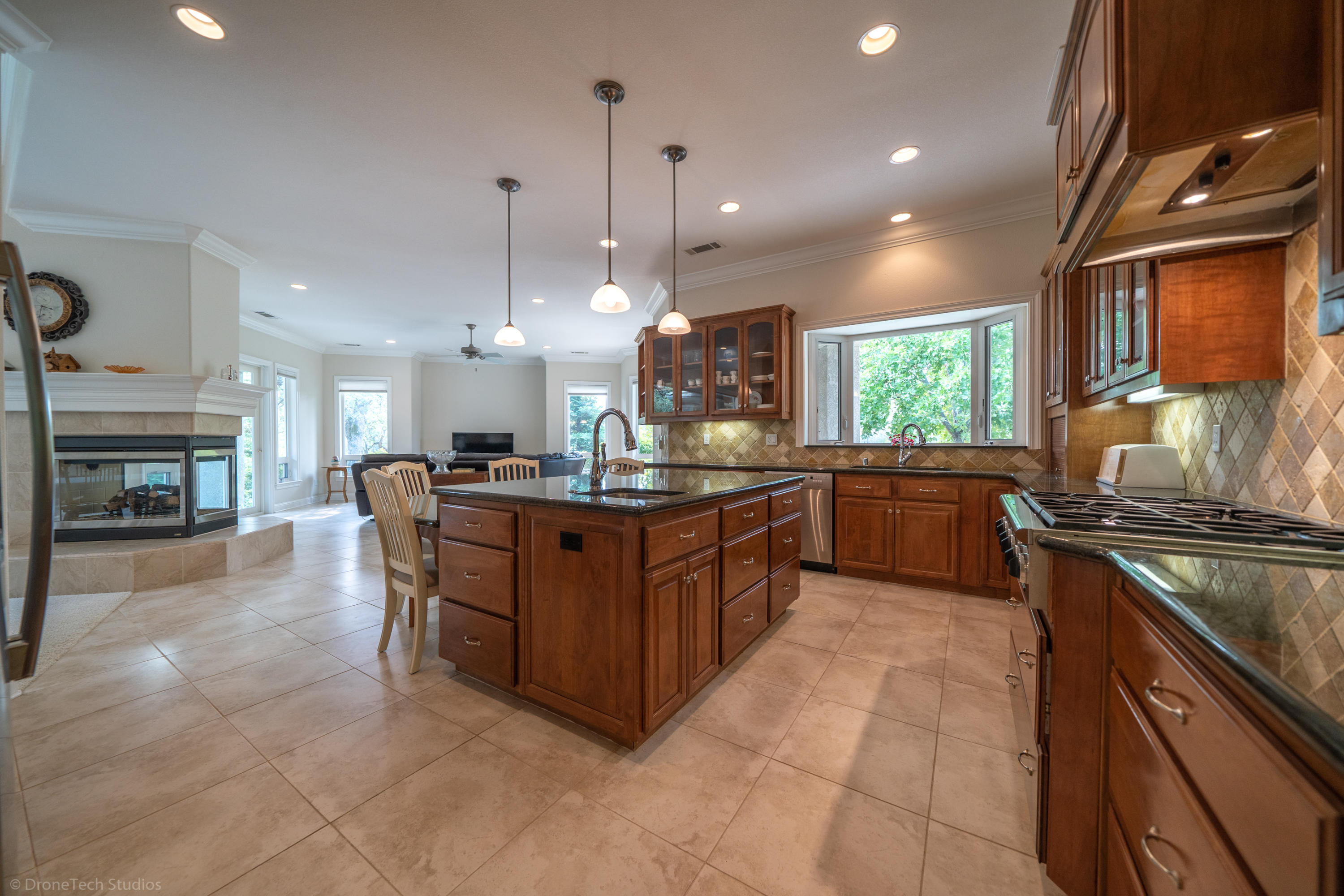 13198 Tierra Heights Road Redding, CA 96003 - Photo 29 of 102 Stunning Kitchen