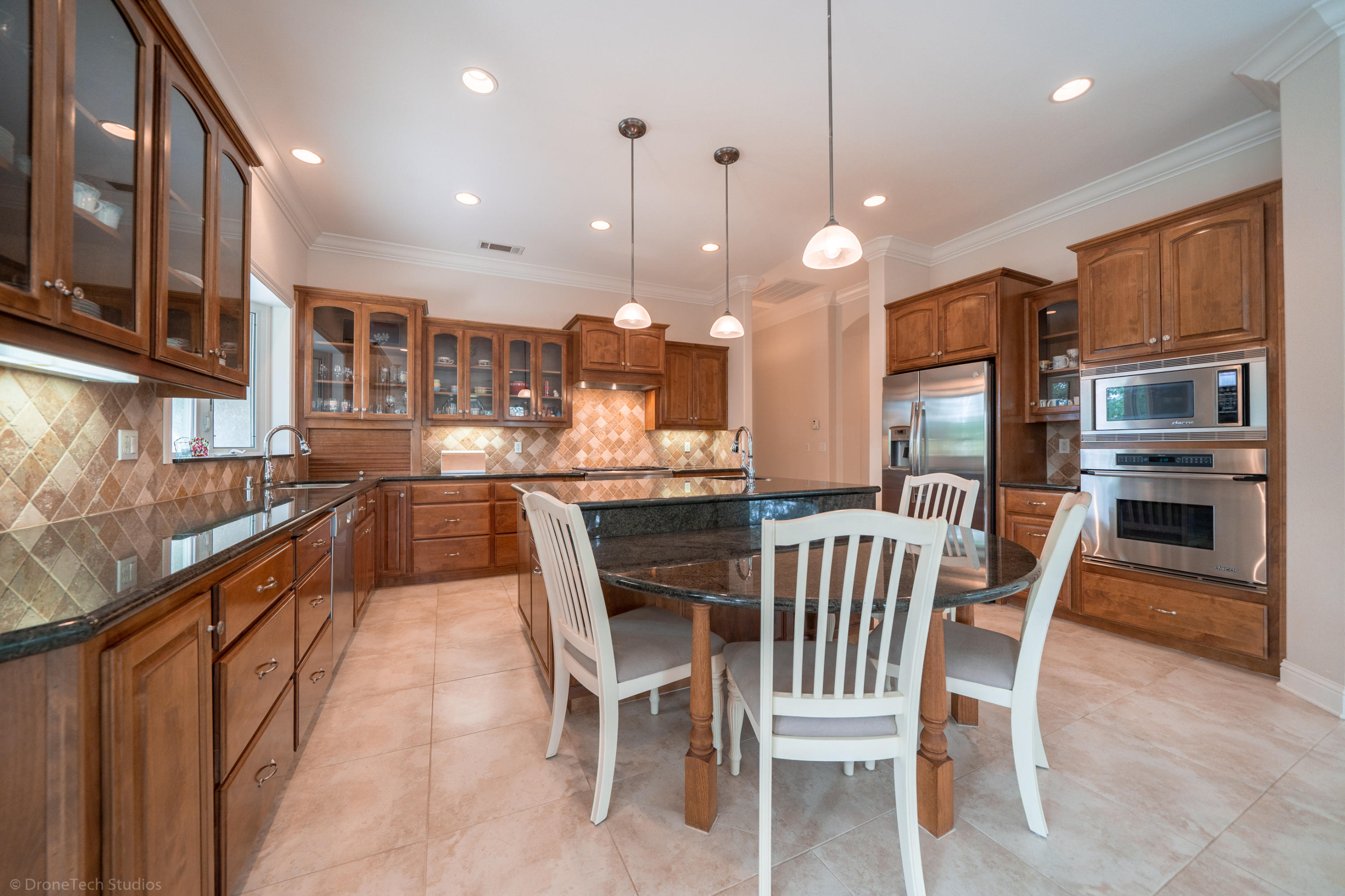13198 Tierra Heights Road Redding, CA 96003 - Photo 33 of 102 Entertainer's Dream