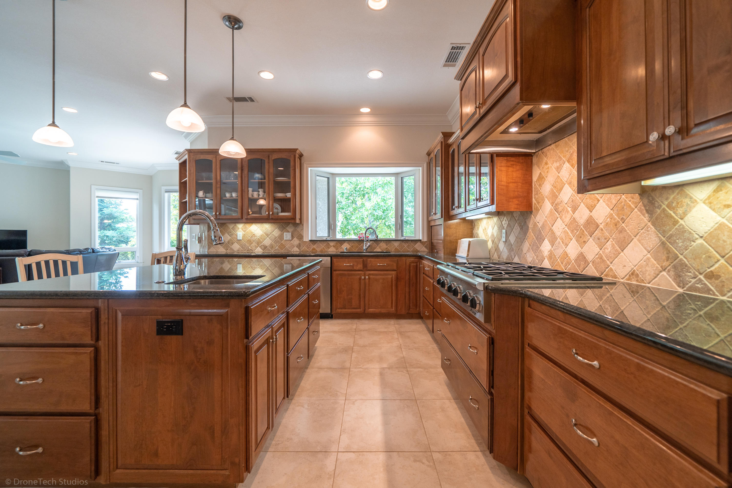 13198 Tierra Heights Road Redding, CA 96003 - Photo 34 of 102 Custom Backsplash