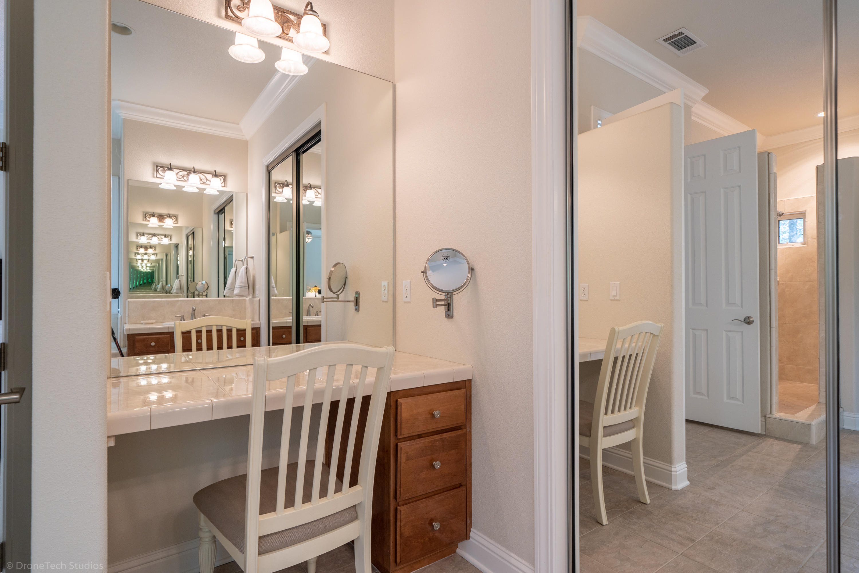 13198 Tierra Heights Road Redding, CA 96003 - Photo 48 of 102 Makeup Area