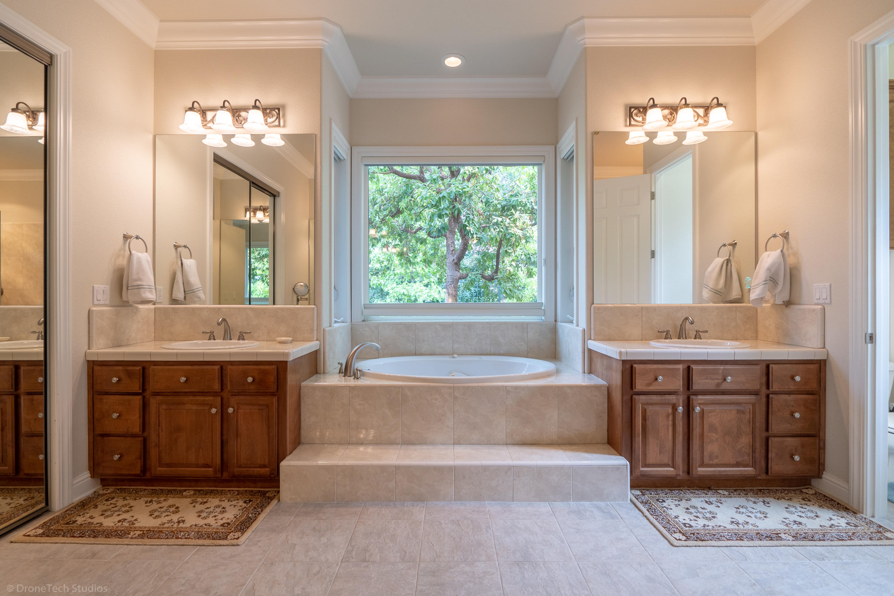 13198 Tierra Heights Road Redding, CA 96003 - Photo 49 of 102 His & Her's Vanities