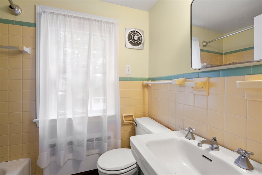 65 Kirkstall Road Newton, MA 02460 - Photo 11 of 42