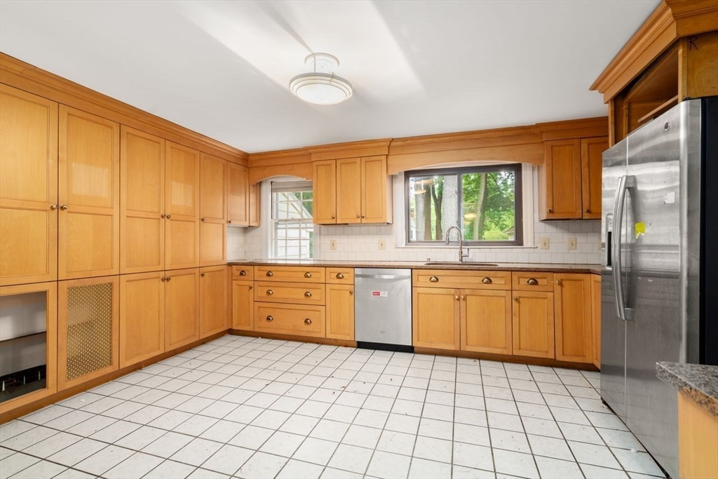 65 Kirkstall Road Newton, MA 02460 - Photo 19 of 42