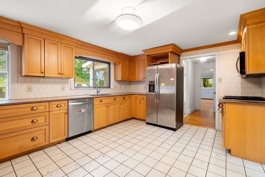 65 Kirkstall Road Newton, MA 02460 - Photo 2 of 42